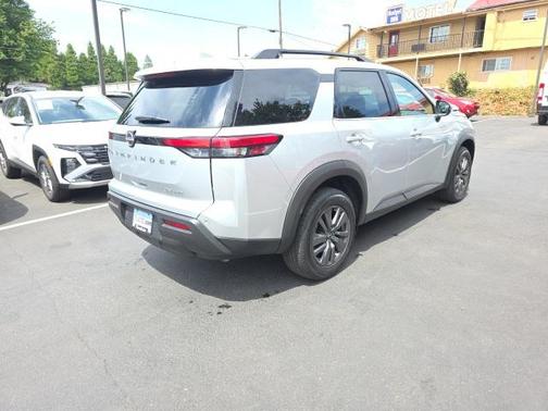 2024 Nissan Pathfinder SV 4WD
