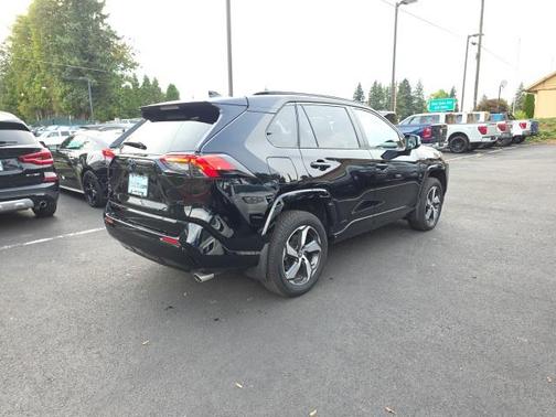 2024 Toyota RAV4 Prime SE