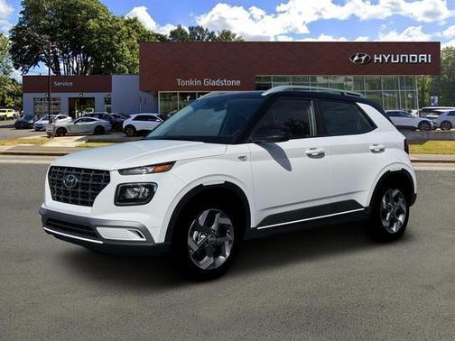 Lunar White w/Black Roof 2026 Hyundai VENUE SEL w/Two-Tone Roof