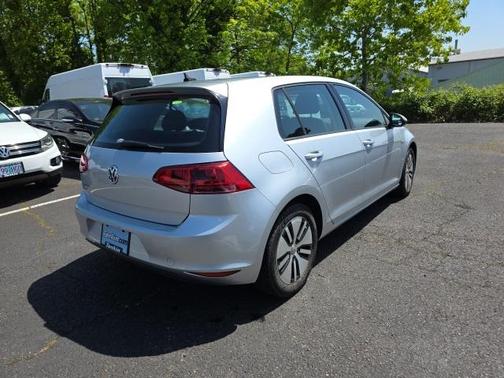 2016 Volkswagen e-Golf SE