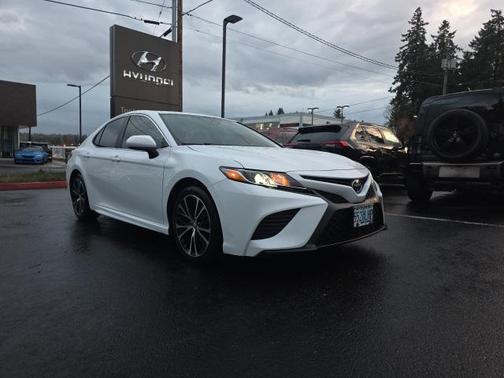 2019 Toyota Camry SE