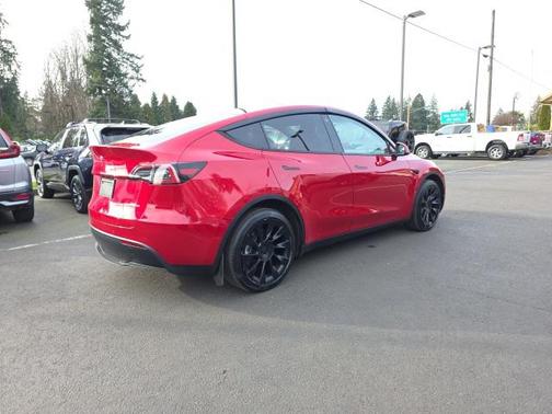 2022 Tesla Model Y Long Range Dual Motor All-Wheel Drive