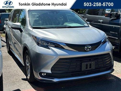 Celestial Silver Metallic 2025 Toyota Sienna XLE