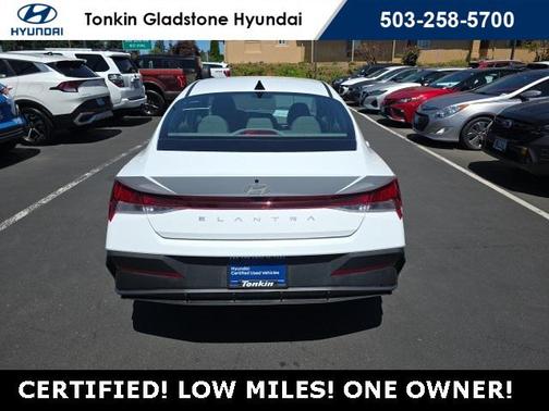 2024 Hyundai ELANTRA SE