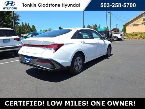 2024 Hyundai ELANTRA SE