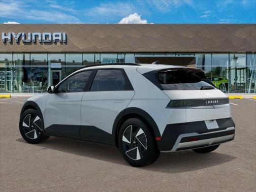 2025 Hyundai IONIQ 5 SE