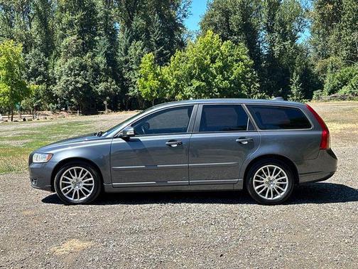 Titanium Gray Metallic 2010 Volvo V50 2.4i