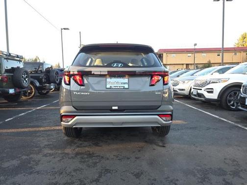 2025 Hyundai TUCSON SE