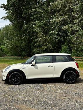 Pepper White 2018 MINI Hardtop Cooper