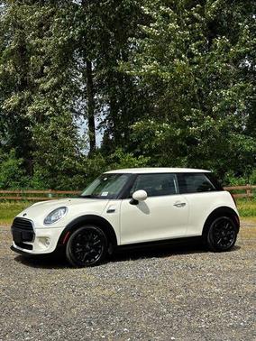 Pepper White 2018 MINI Hardtop Cooper