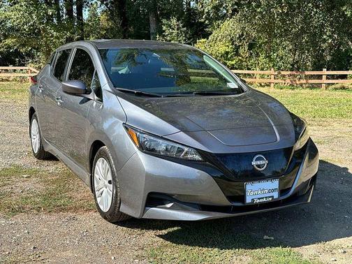 Gun Metallic 2025 Nissan Leaf S