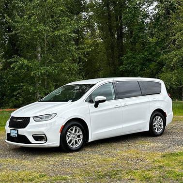 Bright White Clearcoat 2023 Chrysler Pacifica Touring L