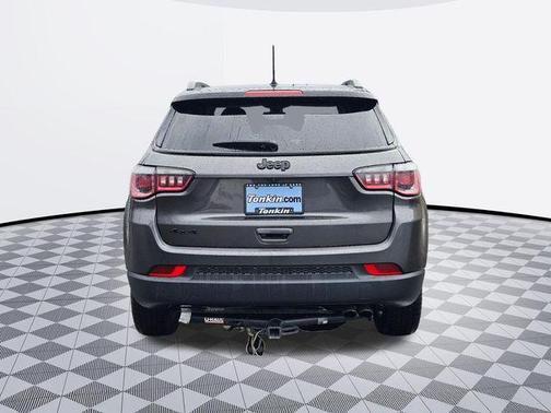 Granite Crystal Metallic Clearcoat 2018 Jeep Compass Latitude