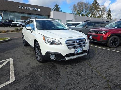 Crystal White Pearl 2017 Subaru Outback 3.6R Limited