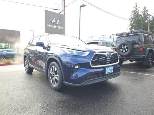 2022 Toyota Highlander Hybrid XLE