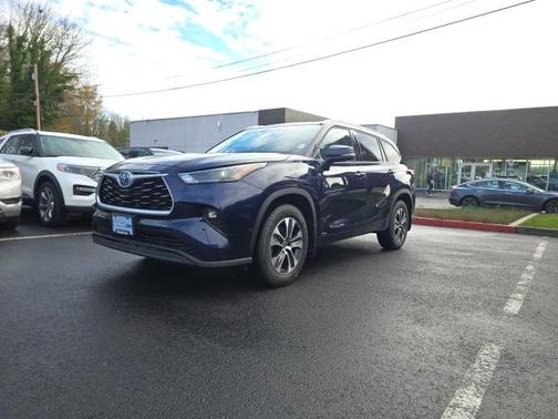 2022 Toyota Highlander Hybrid XLE