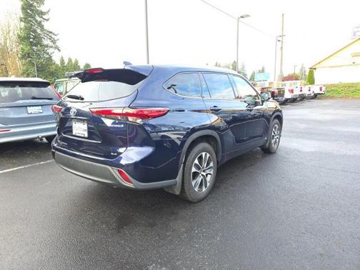 2022 Toyota Highlander Hybrid XLE