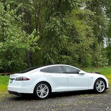 Solid White 2015 Tesla Model S 70D