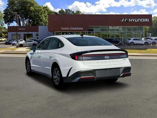 2026 Hyundai SONATA Hybrid Base