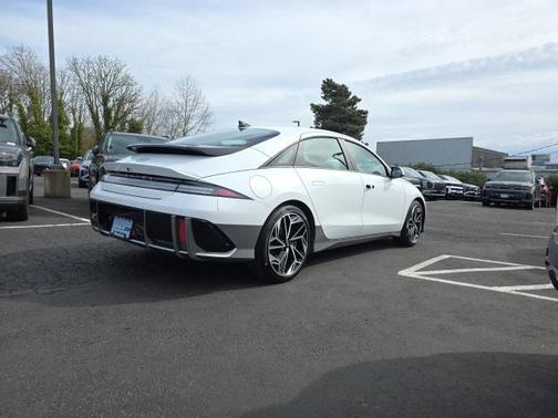 2024 Hyundai IONIQ 6 SE