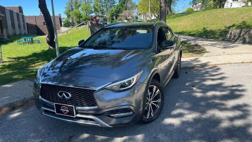 2017 INFINITI QX30 Premium