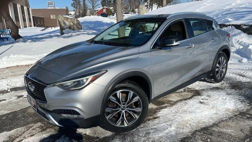 2017 INFINITI QX30 Premium