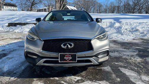 2017 INFINITI QX30 Premium
