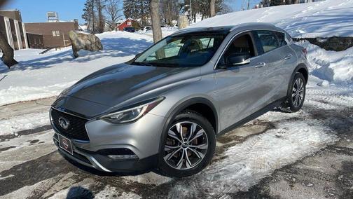 2017 INFINITI QX30 Premium