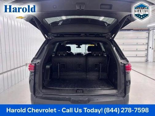 Mosaic Black Metallic 2023 Chevrolet Traverse LT Cloth