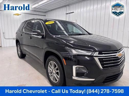 Mosaic Black Metallic 2023 Chevrolet Traverse LT Cloth