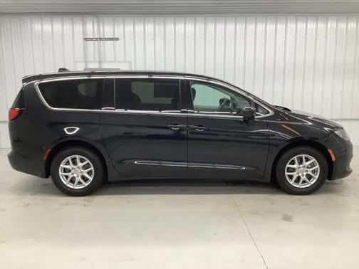 2017 Chrysler Pacifica LX