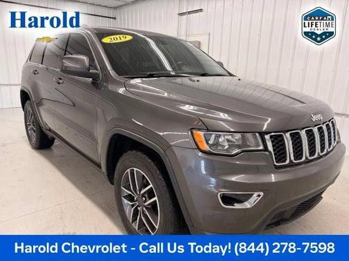 Granite Crystal Metallic Clearcoat 2019 Jeep Grand Cherokee Laredo