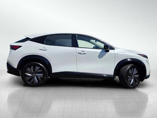 Everest White Pearl Tricoat 2024 Nissan ARIYA ENGAGE