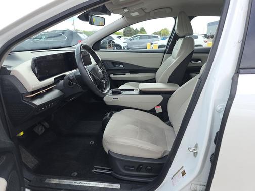 Everest White Pearl Tricoat 2024 Nissan ARIYA ENGAGE