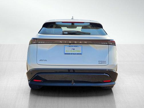 Everest White Pearl Tricoat 2024 Nissan ARIYA ENGAGE