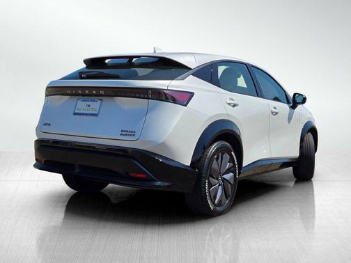 Everest White Pearl Tricoat 2024 Nissan ARIYA ENGAGE