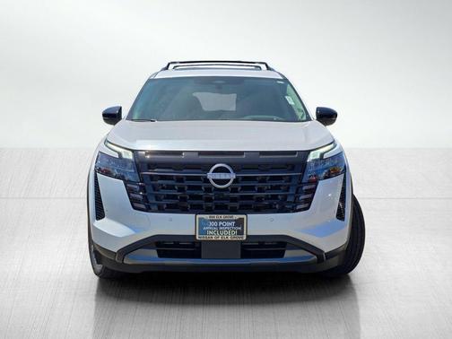 Everest White Pearl Tricoat 2026 Nissan Pathfinder Platinum