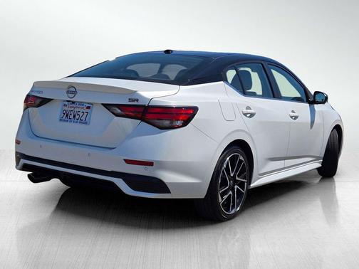 Aspen White Tricoat/Super Black 2025 Nissan Sentra SR