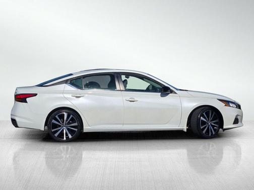 2022 Nissan Altima SR VC-Turbo FWD