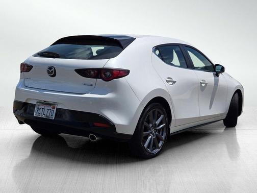 Snowflake White Pearl Mica 2022 Mazda Mazda3 FWD w/Preferred Package