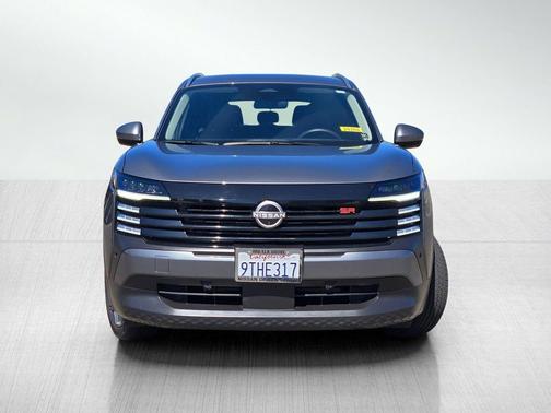 Gun Metallic 2025 Nissan Kicks SR