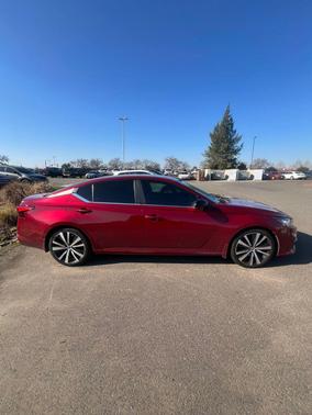 2020 Nissan Altima SR FWD