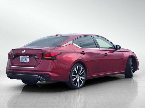 2020 Nissan Altima SR FWD