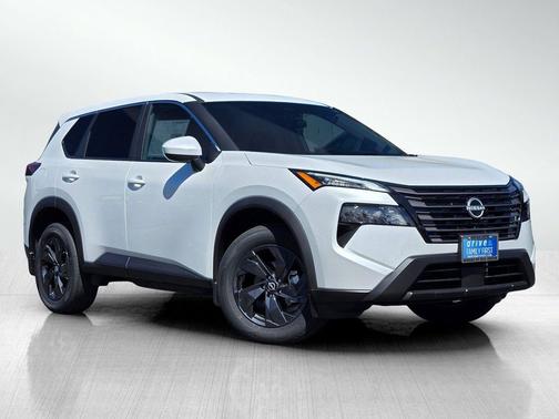 Everest White Pearl Tricoat 2026 Nissan Rogue SV