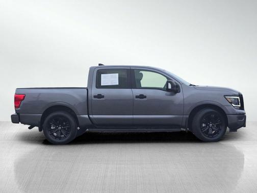 2023 Nissan Titan SV