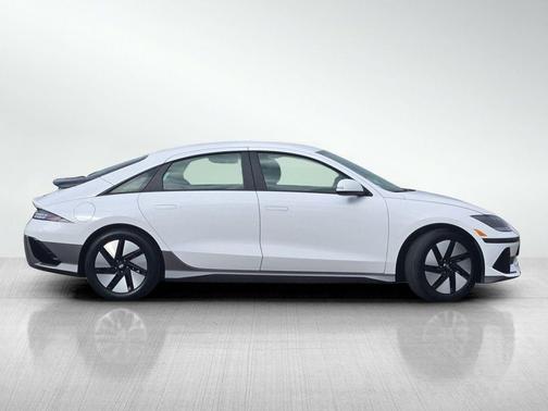 2025 Hyundai IONIQ 6 SE