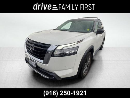 2022 Nissan Pathfinder SL 2WD