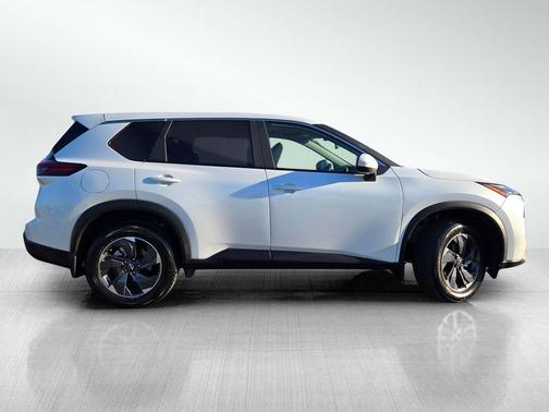 Everest White Pearl Tricoat 2026 Nissan Rogue SV