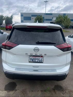 Everest White Pearl Tricoat 2026 Nissan Rogue SV