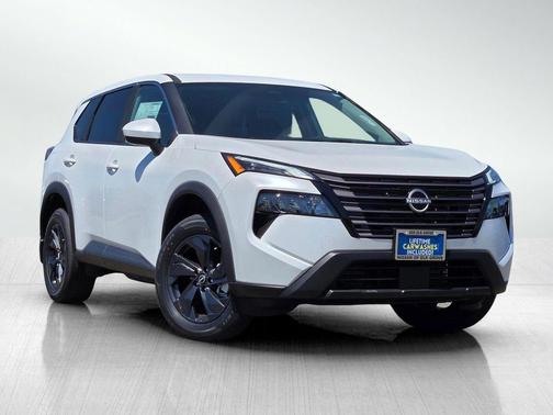 Everest White Pearl Tricoat 2026 Nissan Rogue SV